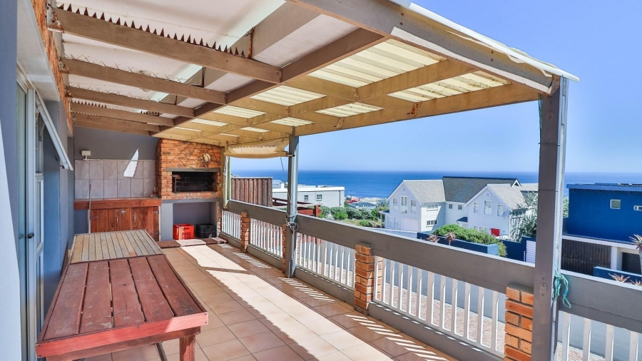 6 Bedroom Property for Sale in De Kelders Western Cape